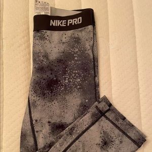Nike pro crop